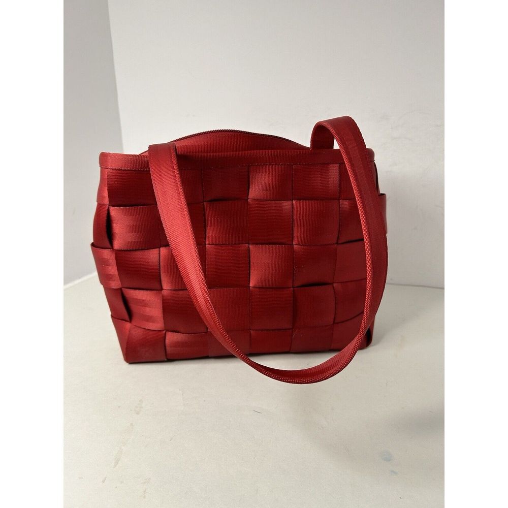 HARVEYS - THE ORIGINAL SEAT BELT BAG - TOTE / HANDBAG / PURSE (RED)
